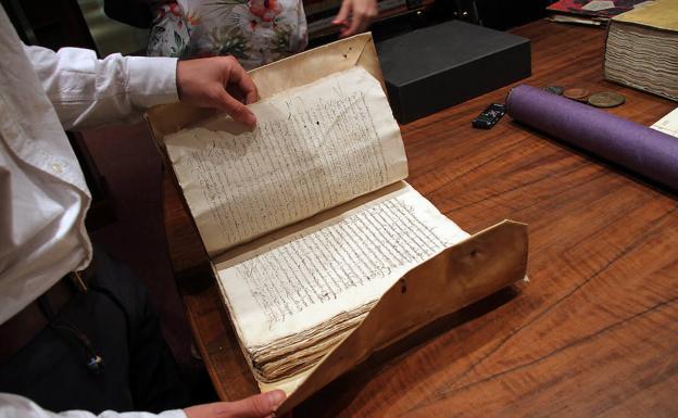 Un documento del archivo de los Condes de Luna: Alfonso IX de León concede a los habitantes de Friero «exención de todo foro y facendera».