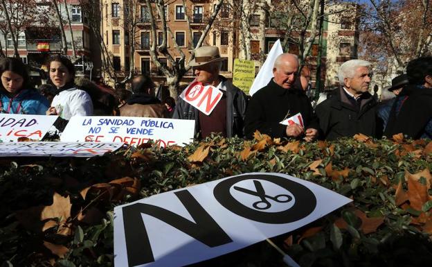 Sanidad promete «escuchar» el grito lanzado en la gran manifestación de este sábado