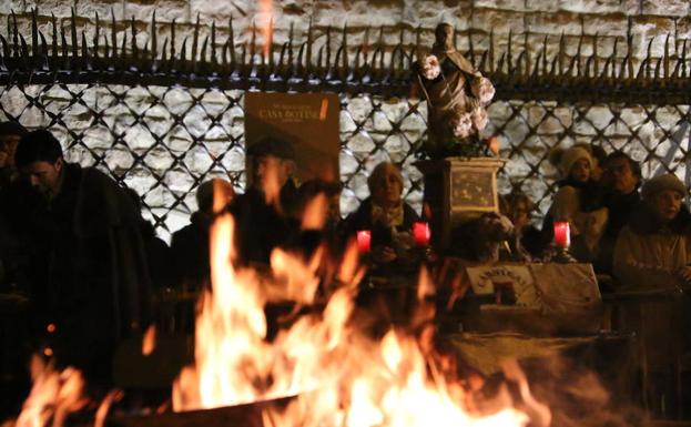 Tradicional hoguera de San Antón. 