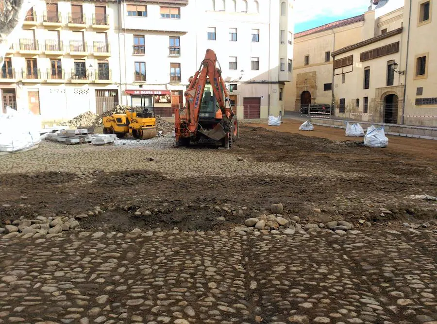 Rehabilitación del empedrado central de la Plaza del Grano 