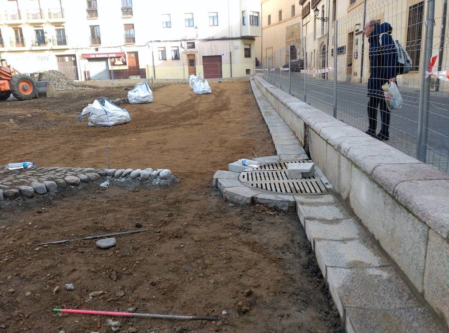 Rehabilitación del empedrado central de la Plaza del Grano 