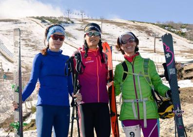 Imagen secundaria 1 - En la imagen superior, varios de los deportistas de Castilla y León. Abajo la cántabra Gariela Sánchez (en el centro) y el leonés Manuel Merillas, campeones en cronoescalada. 