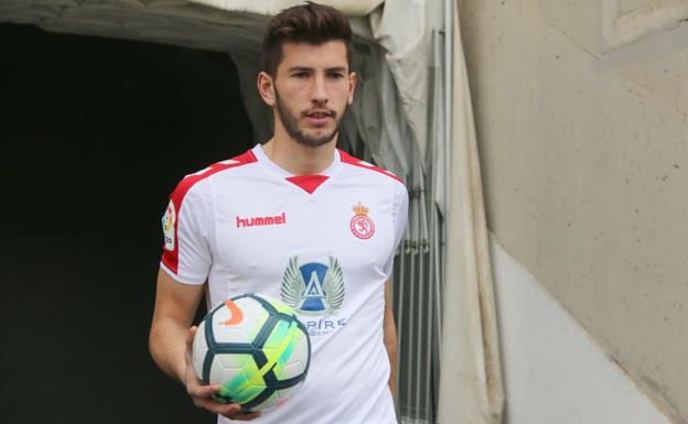 Galería. David García, con la camiseta de la Cultural.