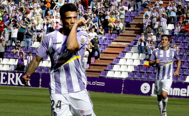 Ibán Salvador celebra un gol.