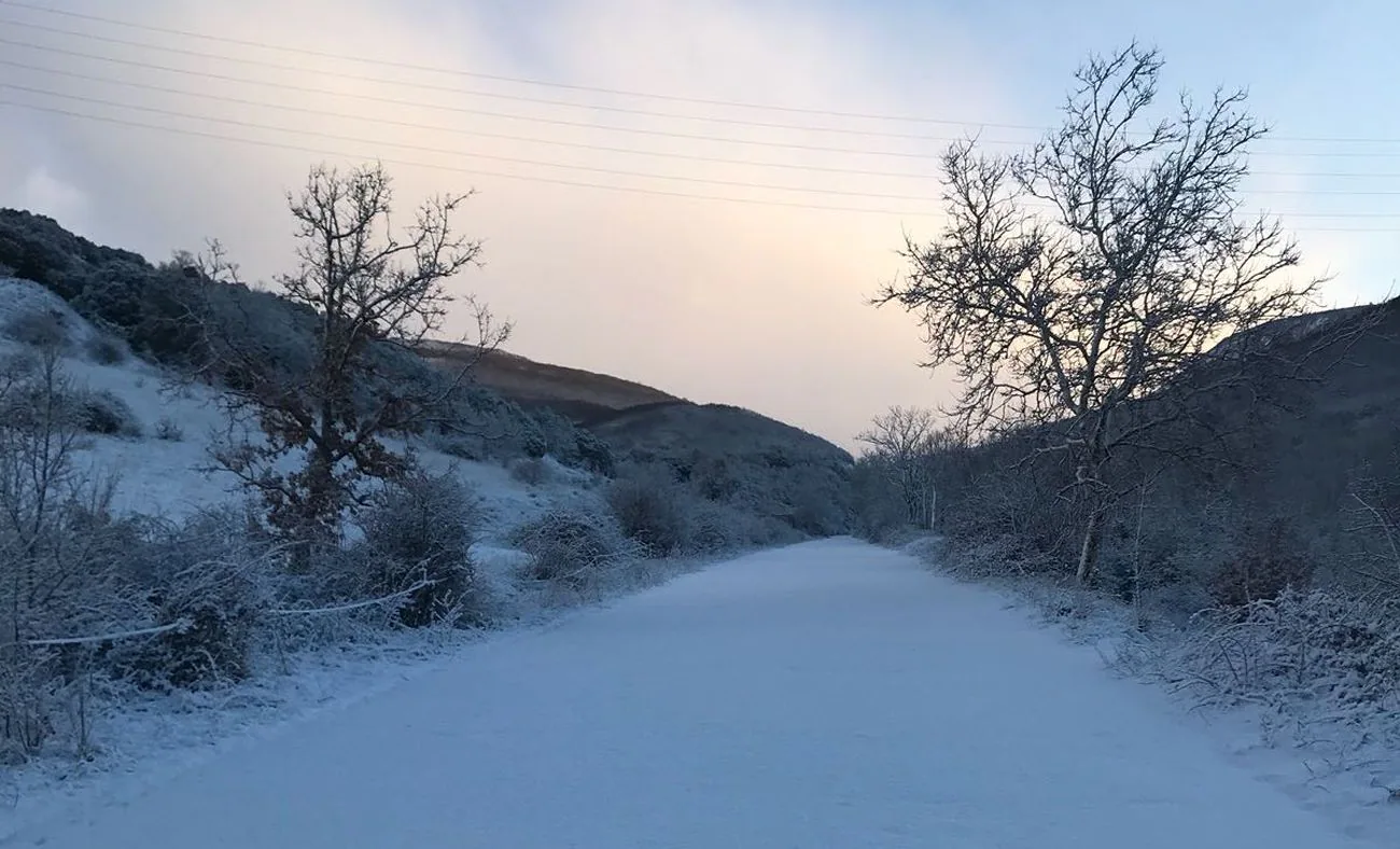 Imágenes de la última nevada en diferentes puntos de la provincia, desde Cármenes a Pola de Gordón