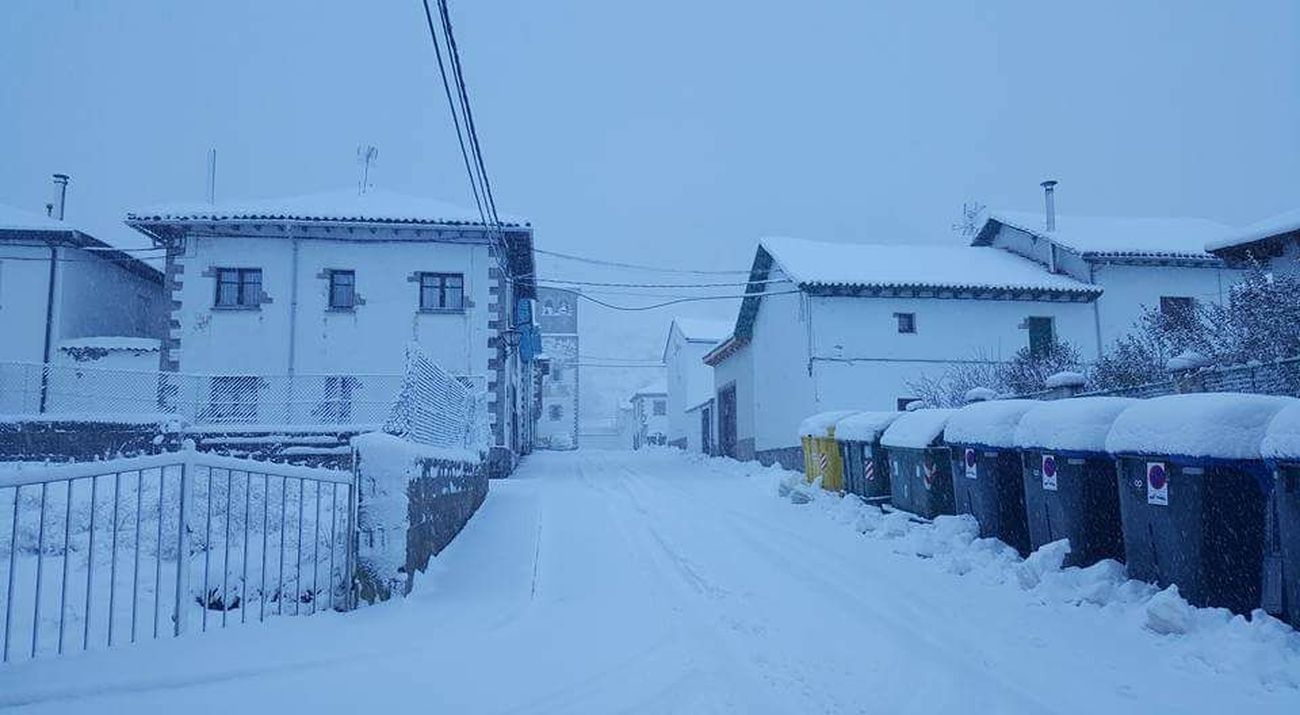 Imágenes de la última nevada en diferentes puntos de la provincia, desde Cármenes a Pola de Gordón