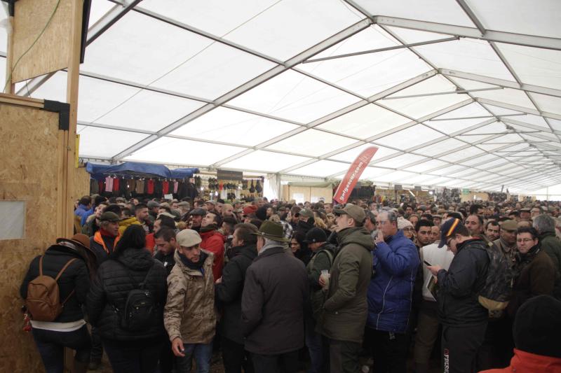 Ambiente en la carrera de galgos de este sábado en Madrigal de las Altas Torres, durante los cuartos de final del Campeonato Nacional