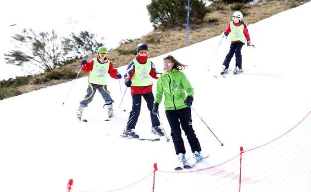 Las Estaciones de Esquí de la provincia reciben durante el fin de semana más de 7.500 visitantes