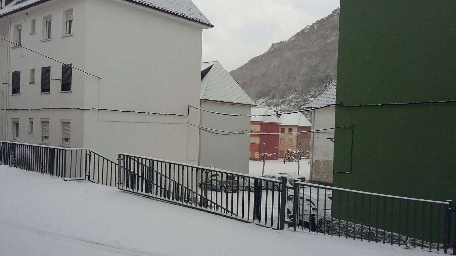 La nieve llega a la zona norte de la provincia de León. El temporal se mantendrá a lo largo de las próximas horas