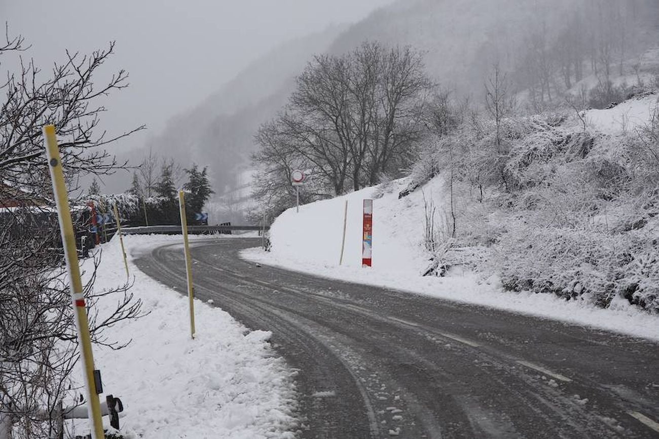 La nieve llega a la zona norte de la provincia de León. El temporal se mantendrá a lo largo de las próximas horas