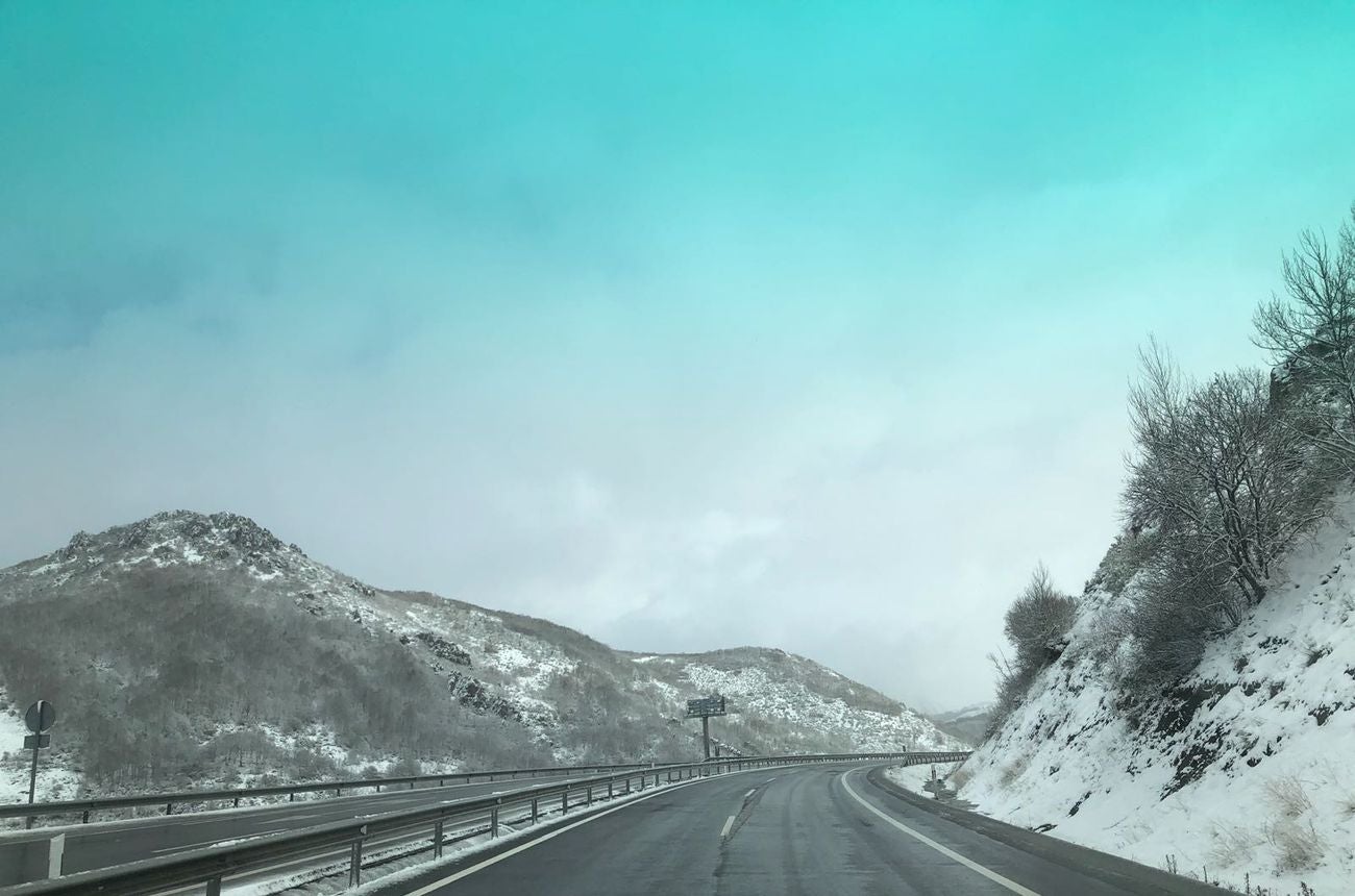 La nieve llega a la zona norte de la provincia de León. El temporal se mantendrá a lo largo de las próximas horas