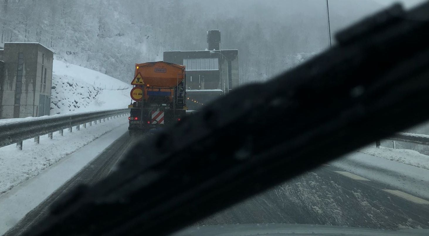 La nieve llega a la zona norte de la provincia de León. El temporal se mantendrá a lo largo de las próximas horas