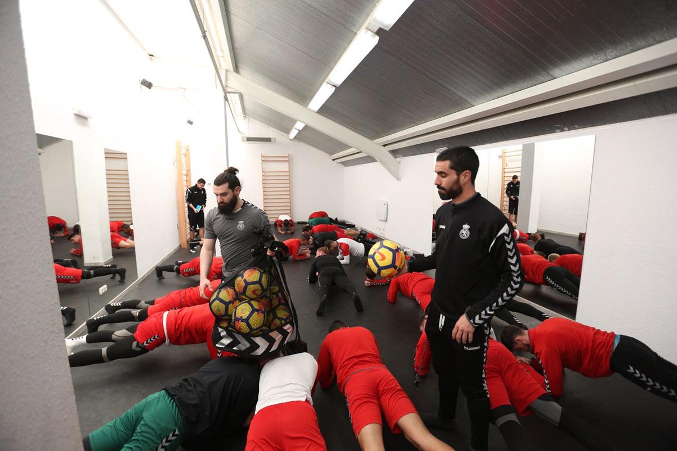 Entramiento en el gimnasio de la Cultural