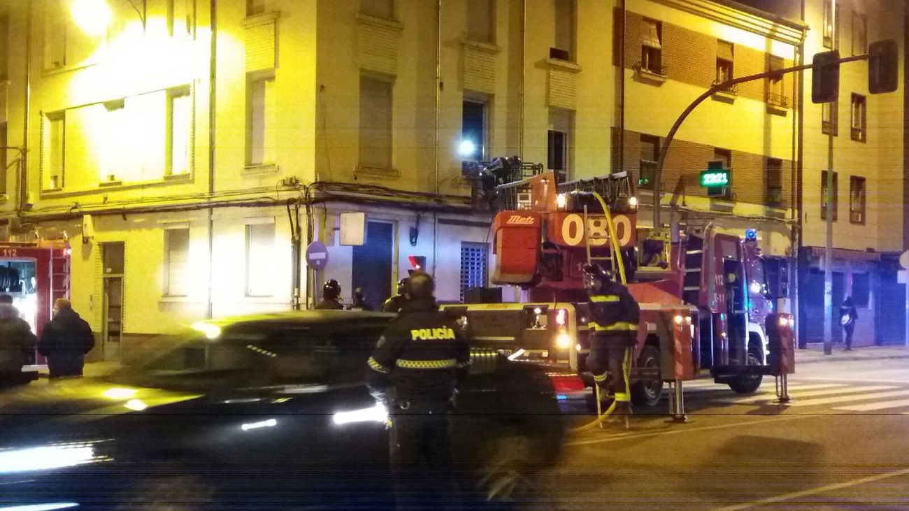 Bomberos León interviene en un incendio en la calle Doctor Fleming.