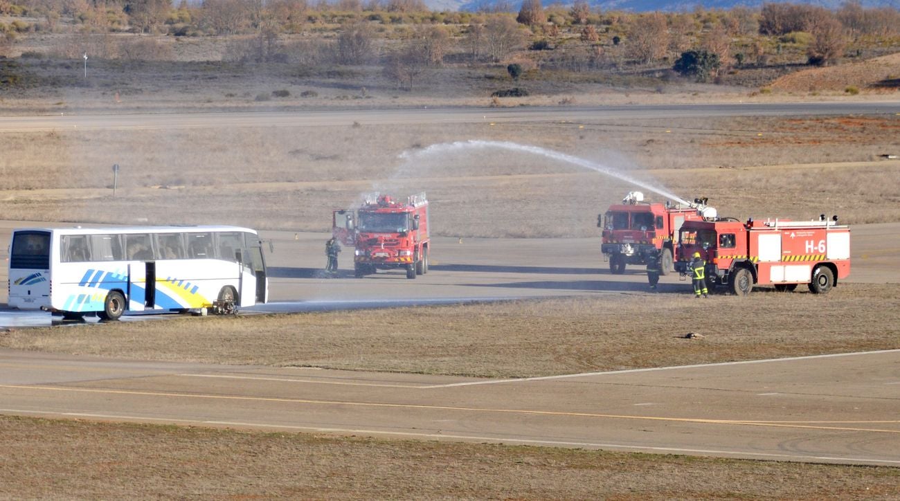 El Aeródromo Militar de León y el Aeropuerto de León realizan un Simulacro General de Accidente Aéreo de aeronave civil con la intervención de más de cien personas de distintos colectivos