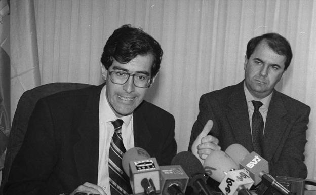 Bécker con Juan Vicente Herrera cuando el primero era consejero de Economía, en febrero de 1995.