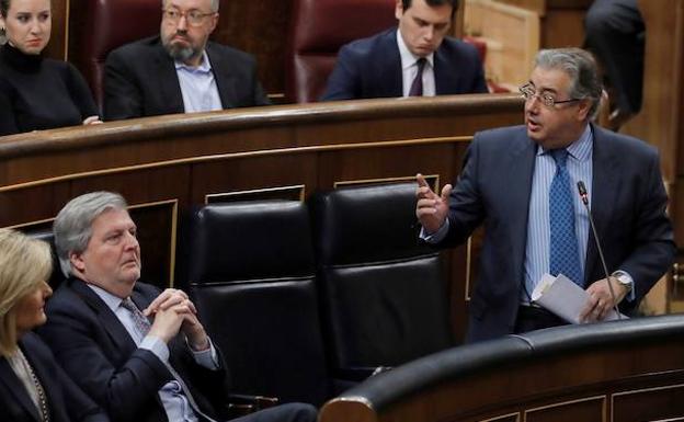 Zoido habla en el Congreso de los Diputados. 