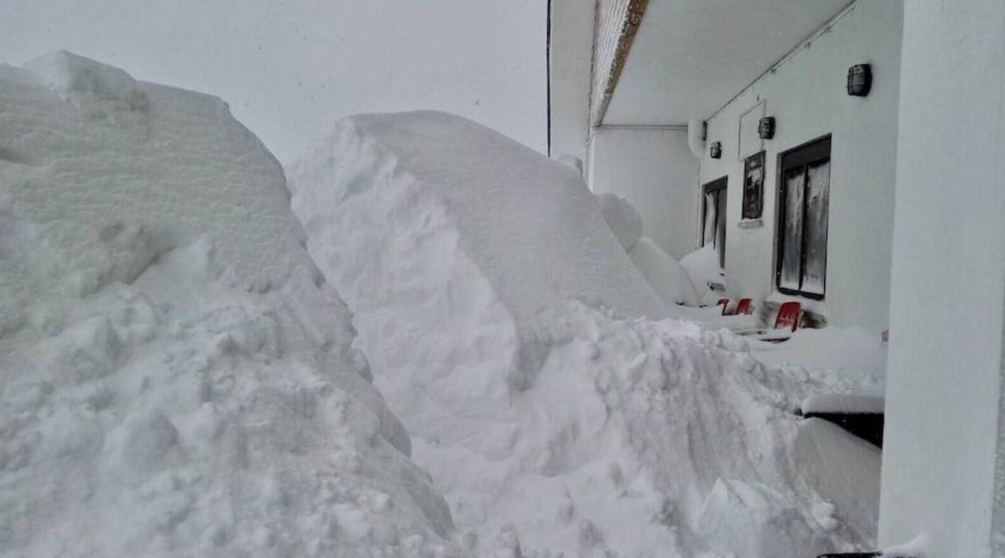 Dos metros de nieve en la estación de Pajares | La zona presenta un espesor de nieve que hacía años que no se veía 