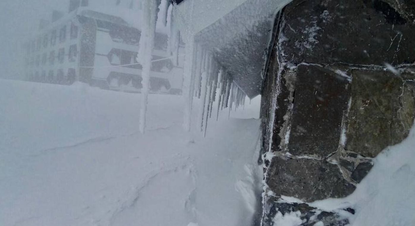 Dos metros de nieve en la estación de Pajares | La zona presenta un espesor de nieve que hacía años que no se veía 