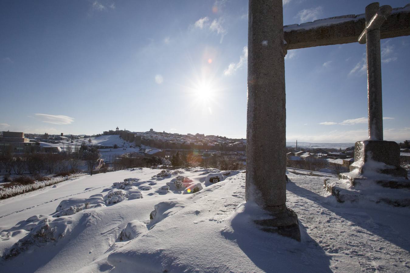 Nieve en Ávila. Vista desde el monumento de los Cuatro Postes.