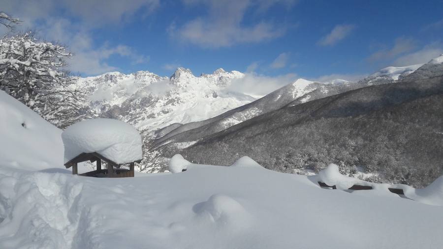 De Panderruedas a Valdeón bajo un manto de nieve