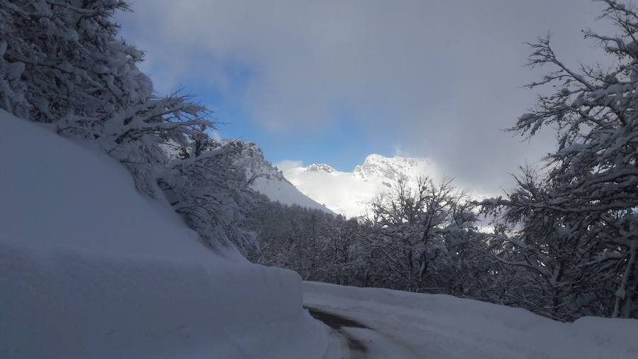 De Panderruedas a Valdeón bajo un manto de nieve