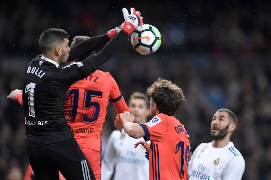 El equipo de Zidane encontró en una lánguida Real Sociedad al rival perfecto para ganar moral, pero aún así encajó dos goles (5-2) en el Santiago Bernabéu.