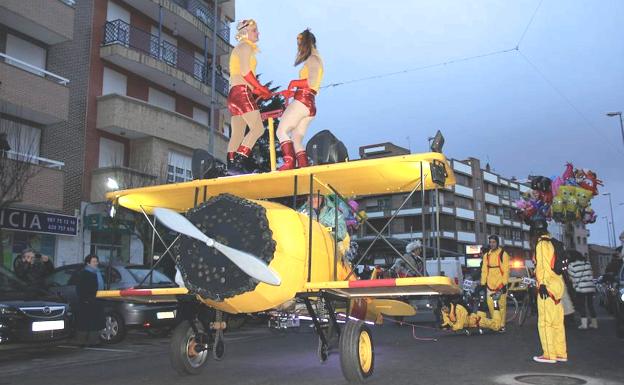 Más de 540 personas disfrutan en el desfile de Carnaval de Valencia de Don Juan