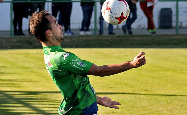 Javi Amor, en un partido con el Atlético Astorga.