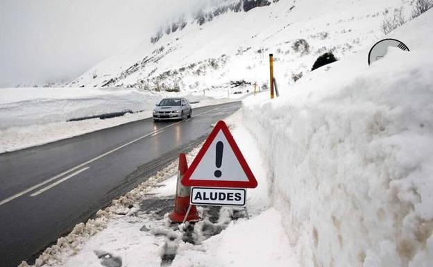 Imagen de la carretera de acceso a San Isidro.