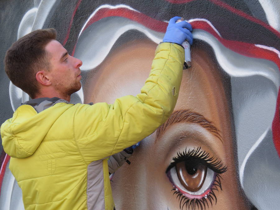 Fotos: La Semana Santa en un mural