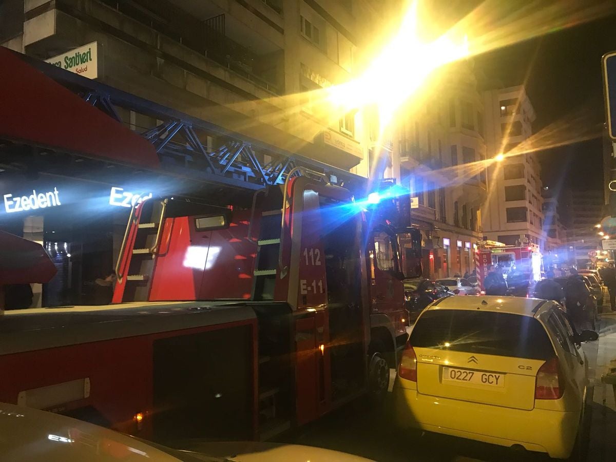 Fotos: Incendio en una cocina de un bar en León