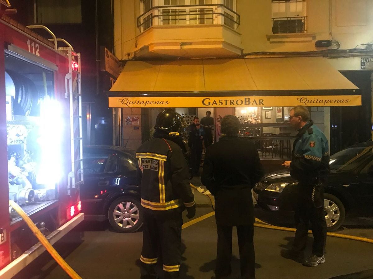 Fotos: Incendio en una cocina de un bar en León