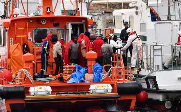 Inmigrantes, llegando a Almería.