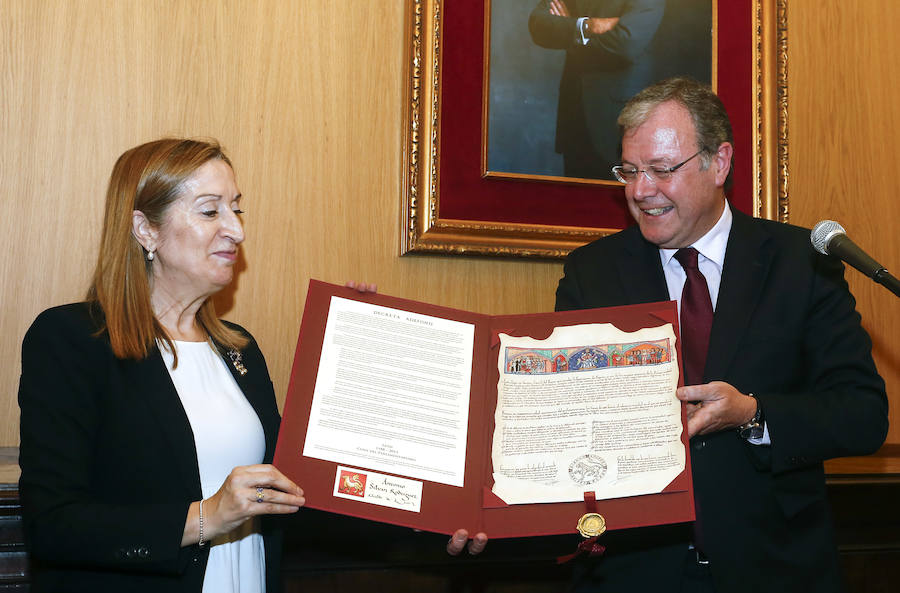 Fotos: Ana Pastor visita León, cuna del Parlamentarismo