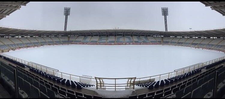 Fotos: La nieve obliga a entrenar a la Cultural bajo techo