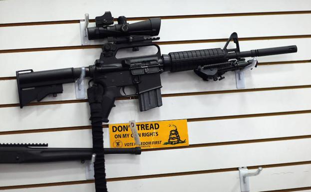 Una de las mayores tiendas de armas de EE UU deja de vender fusiles de asalto