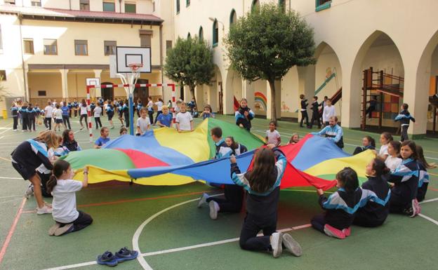 Patio del colegio Sagrado Corazón Carmelitas