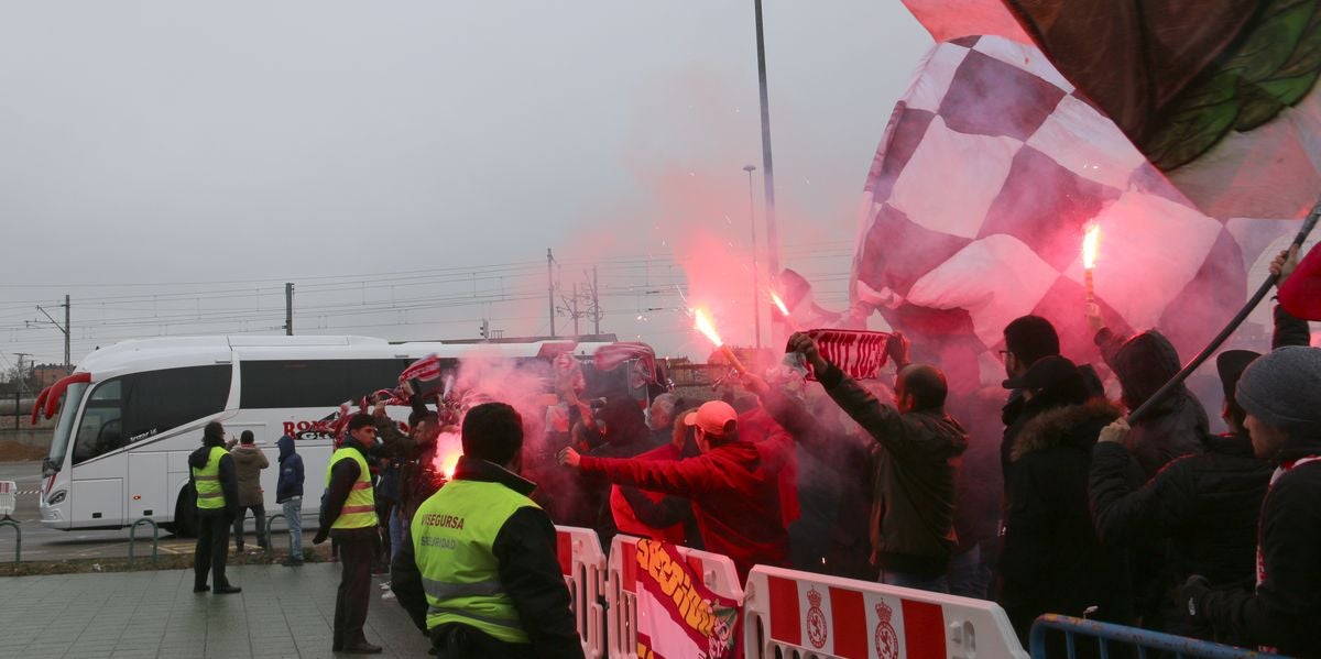 Fotos: La afición lleva en volandas a la Cultural