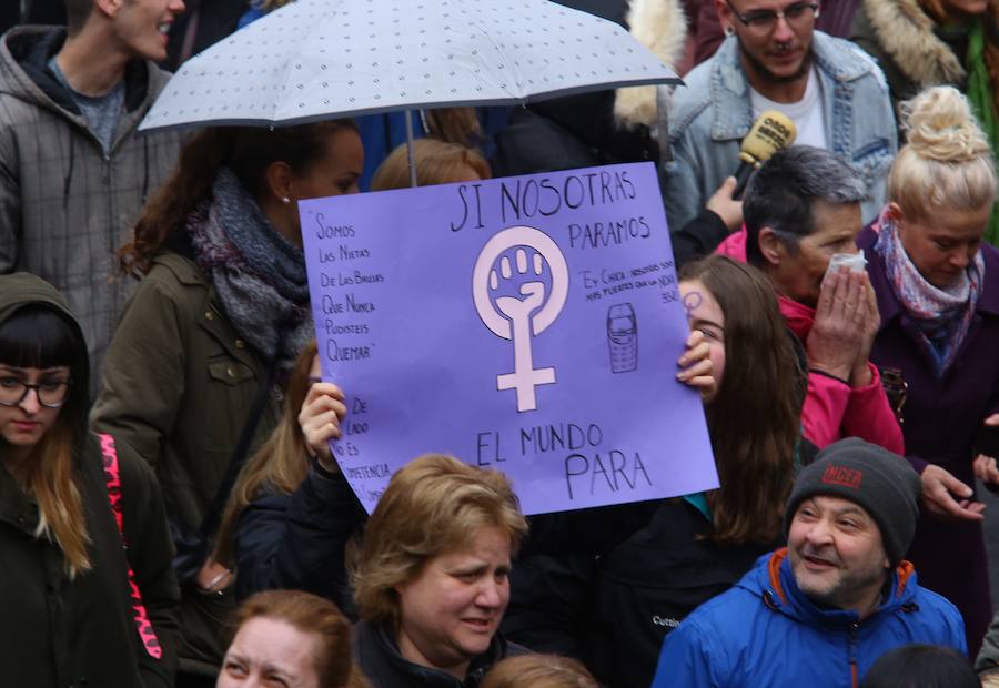 Fotos: Manifiestación 8M en Ponferrada