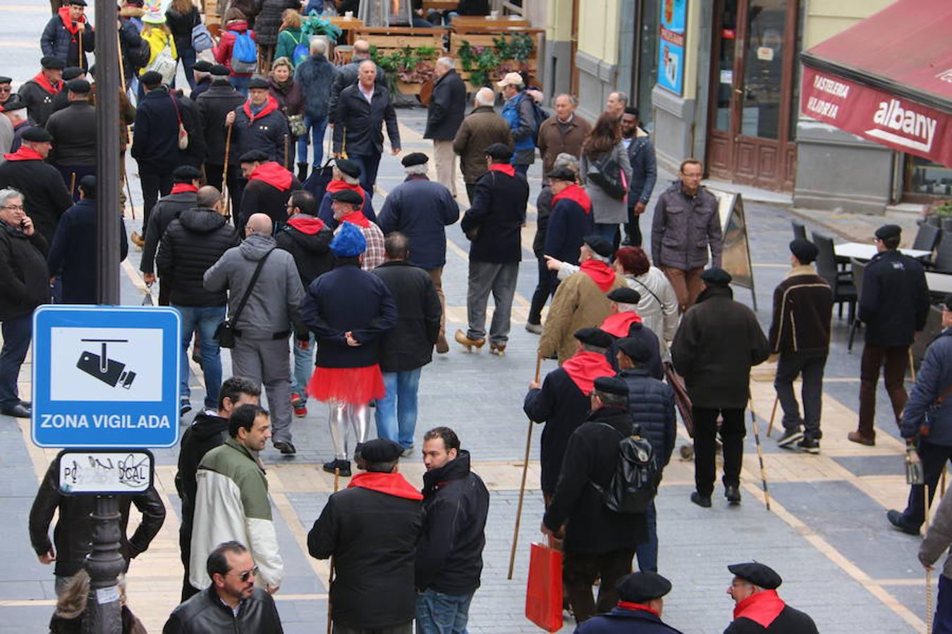 Fotos: La Ronda Marcera de Torrelavega canta en León