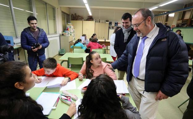 Fernando Rey, consejero de Educación.