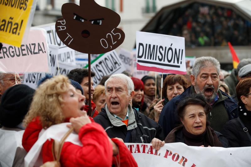 Madrid, Barcelona, Bilbao, San Sebastián, Vigo... protestan en las calles por el insuficiente alza del 0,25% y piden que estas ayudas se revaloricen en función del IPC