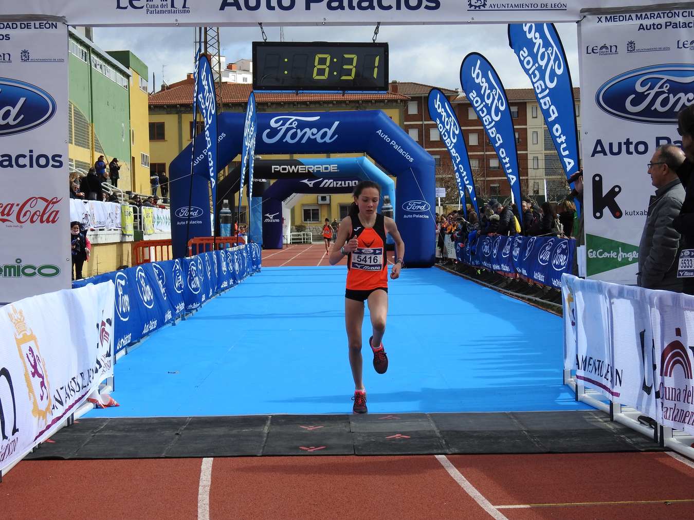 Galería de imágenes de los 2 kilómetros de la Media Maratón de León