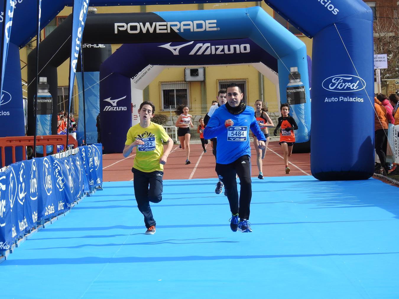 Galería de imágenes de los 2 kilómetros de la Media Maratón de León