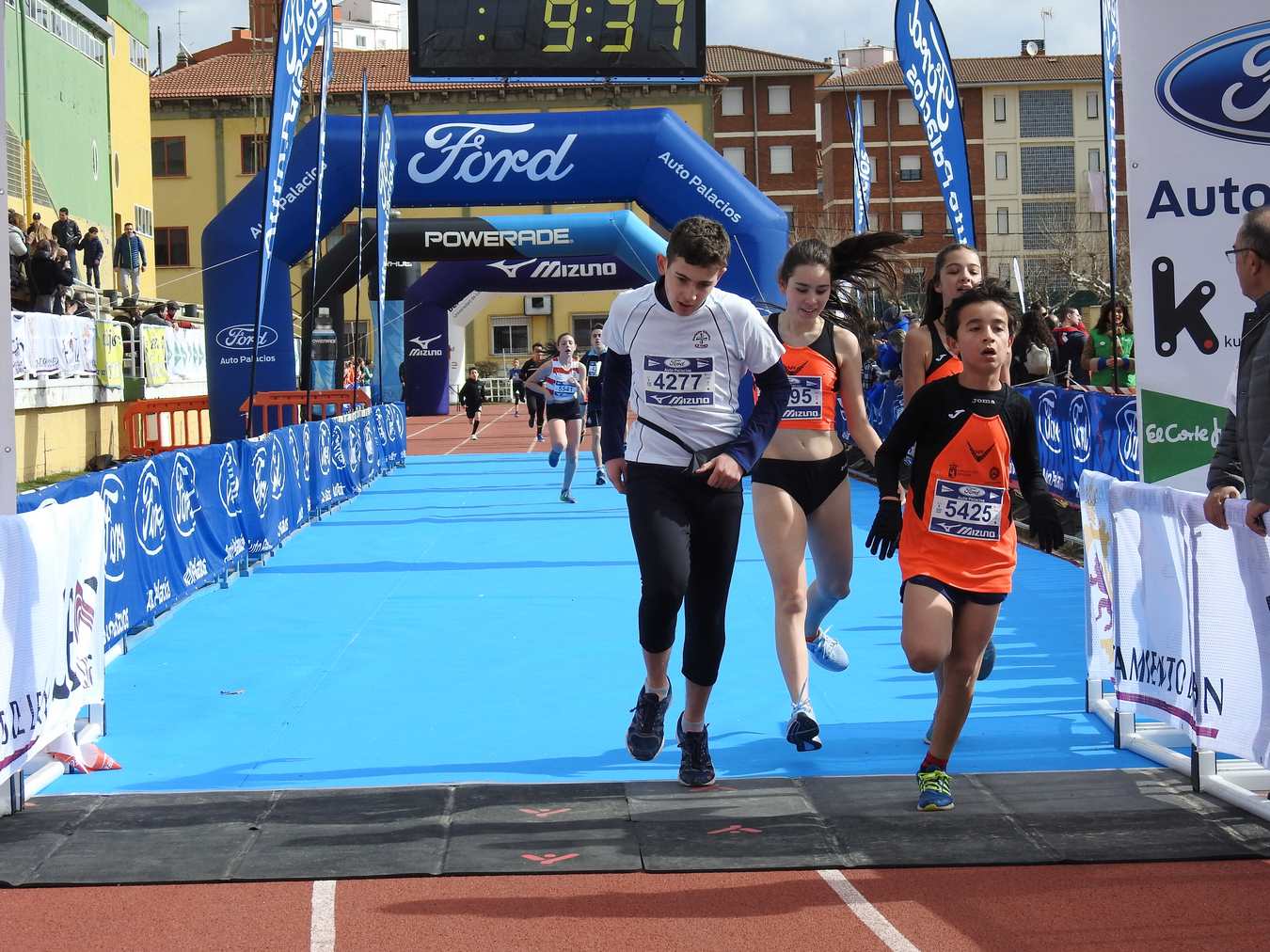 Galería de imágenes de los 2 kilómetros de la Media Maratón de León