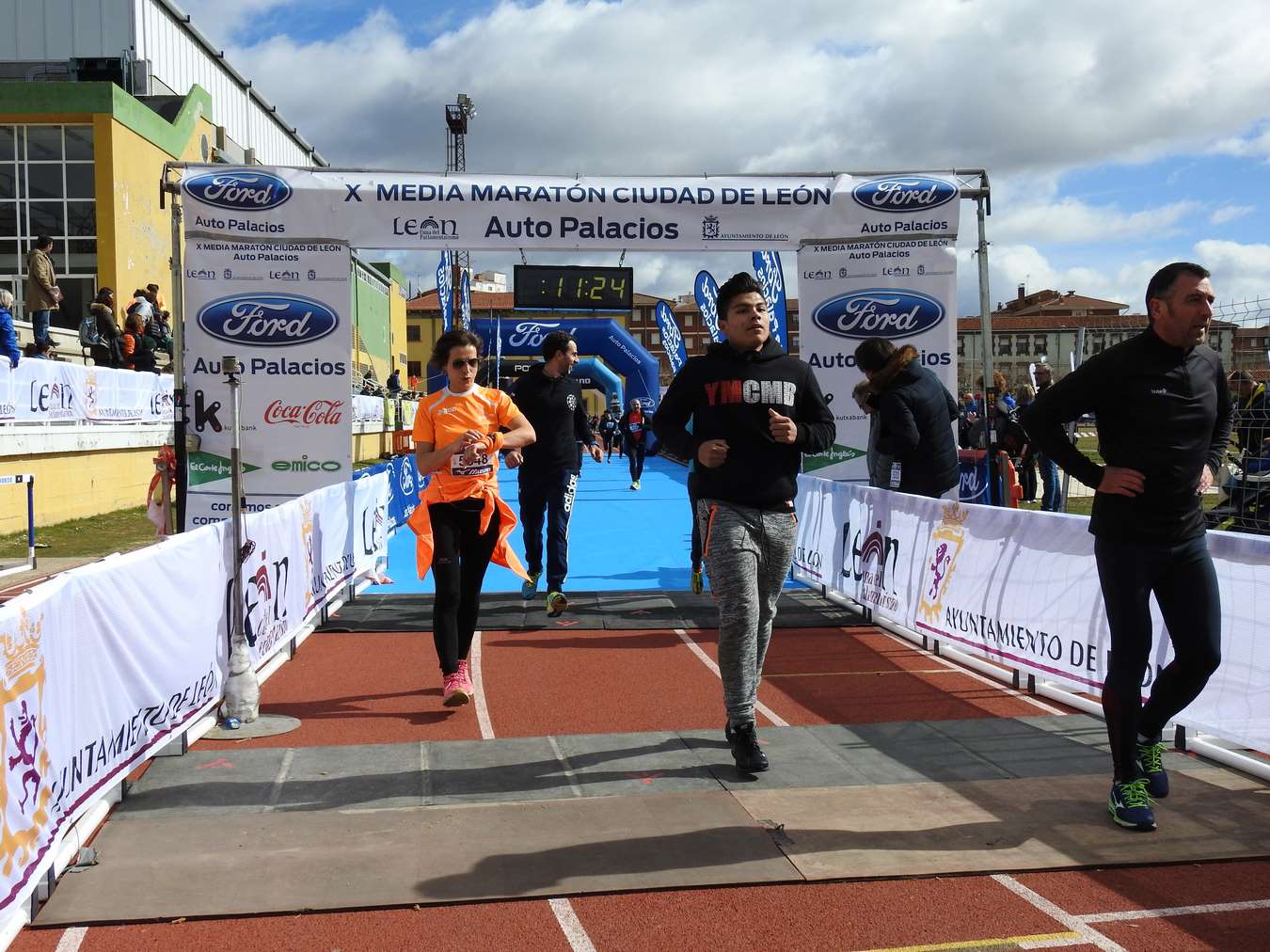 Galería de imágenes de los 2 kilómetros de la Media Maratón de León