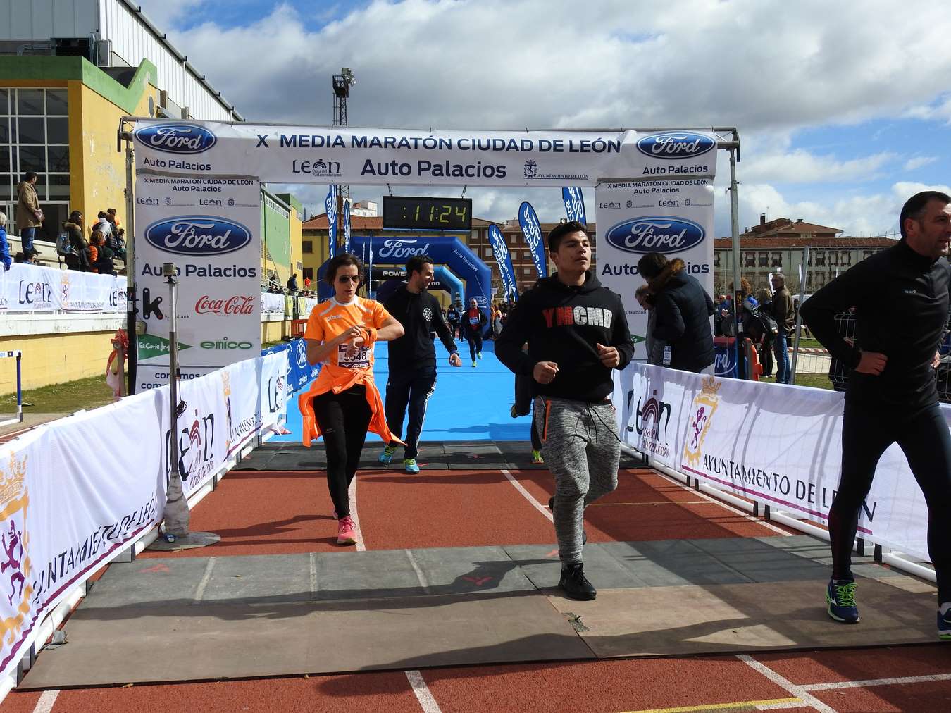 Galería de imágenes de los 2 kilómetros de la Media Maratón de León