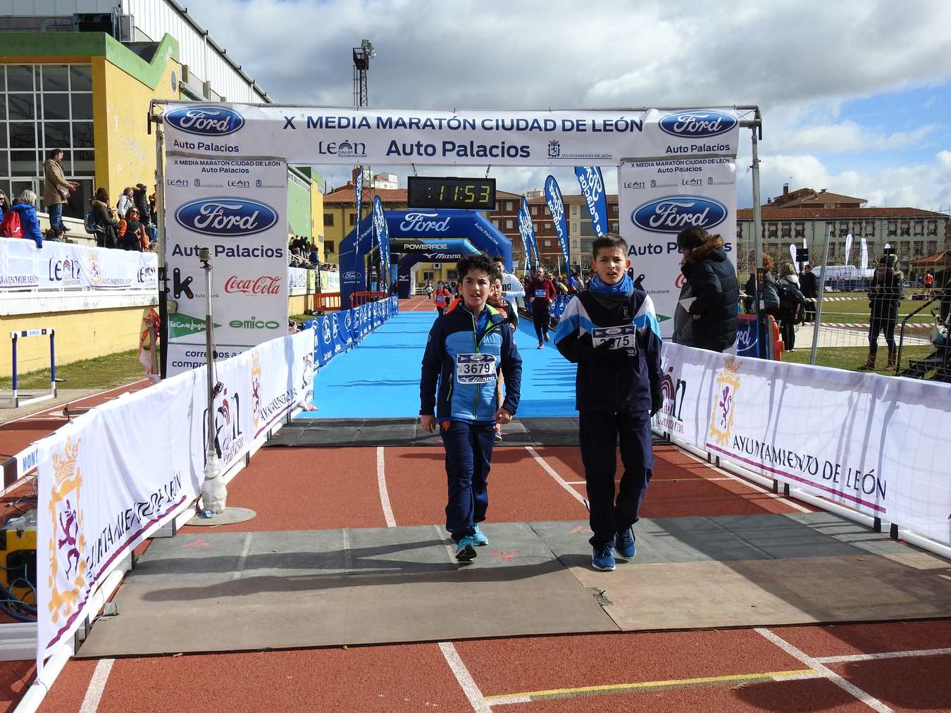 Galería de imágenes de los 2 kilómetros de la Media Maratón de León