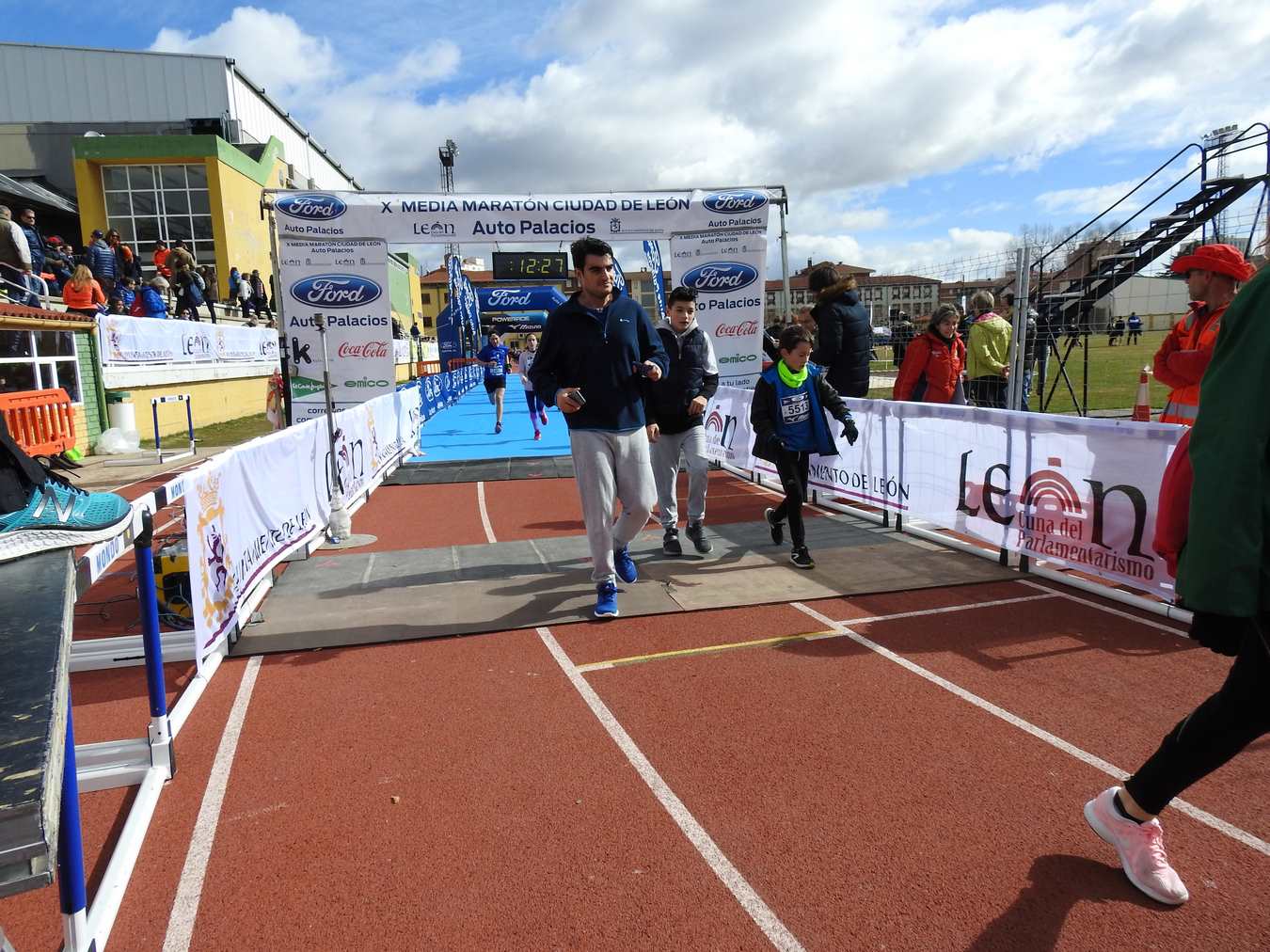 Galería de imágenes de los 2 kilómetros de la Media Maratón de León